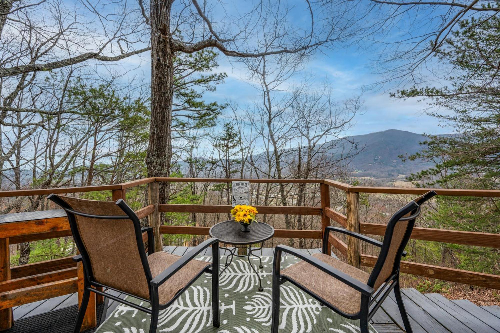 10 Miles Away From The Heart Of It All! Pigeon Forge Kültér fotó